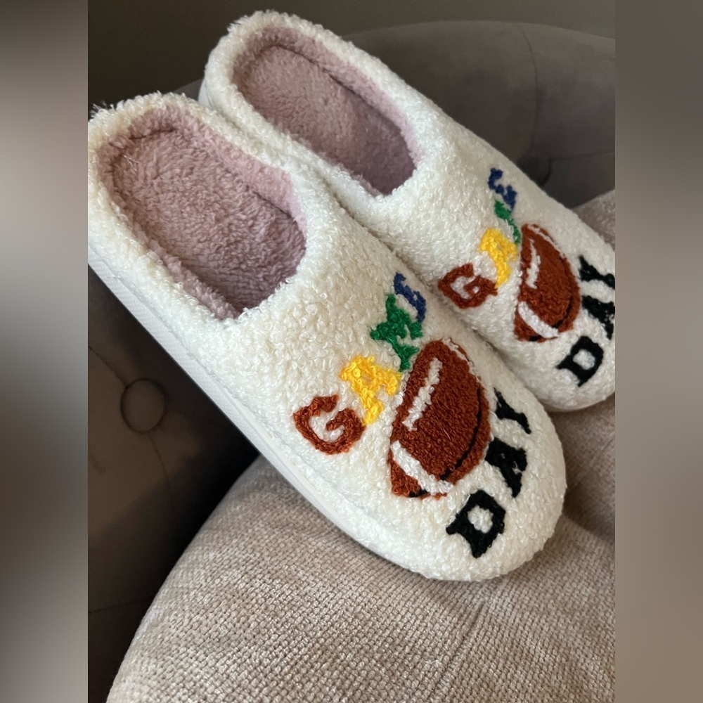New Happy Feet Cozy Game Day Slippers Size M 8-9 - Picture 5 of 5